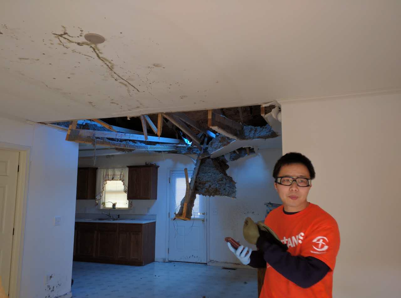 感恩節幫助颶風受災家庭重建